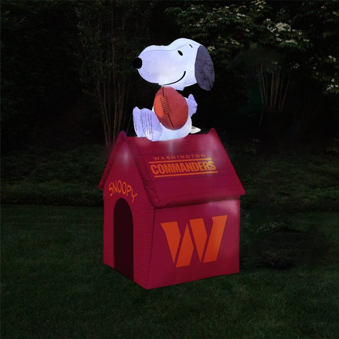 WASHINGTONCOMMANDERS SnoopyDoghouselifestyleshot2